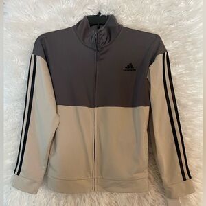 Adidas NWT Boys Regular Fit Full Zip Track Jacket.
Size M (10/12)